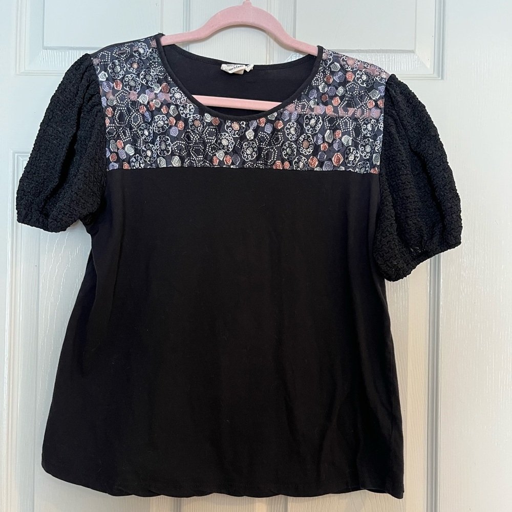 Grace & Emma Black, Red, Purple design Puffed Textured Sleeves Women’s Top XL